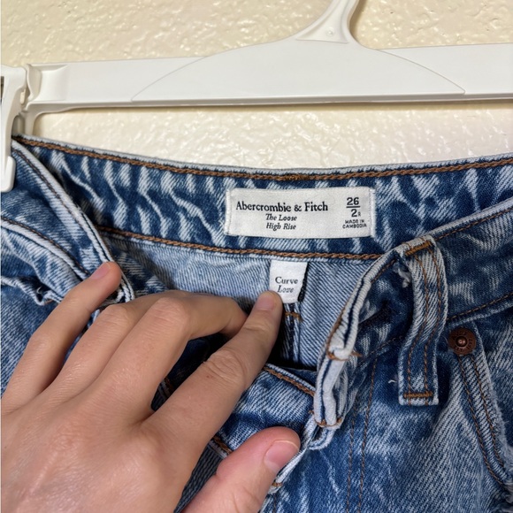 Abercrombie & Fitch Curve Love Loose Jean size 26 - Picture 2 of 3